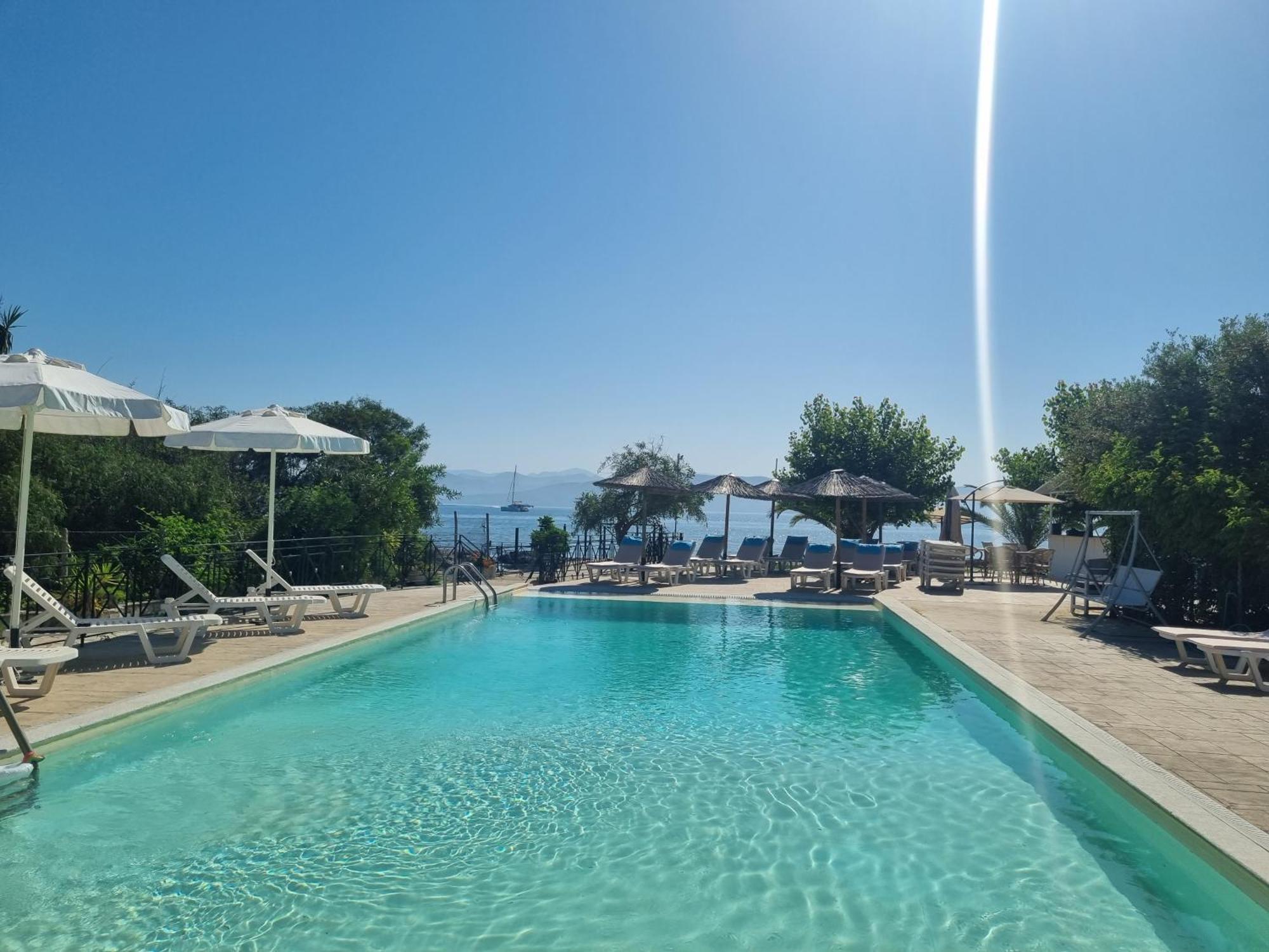 Blue Waves Corfu Aparthotel Kavos Exterior photo